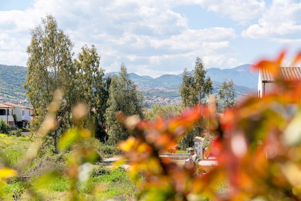 S'Iscala Apartment | Villa with Patio, Private Entrance and Garden, 5 minutes from the sea
