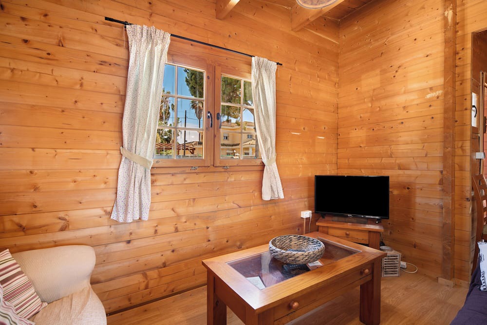 Sanlucar de Barrameda Cottage | Cottage 'La Cabaña Los Abuelos' with Private Terrace, Private Garden and Wi-Fi