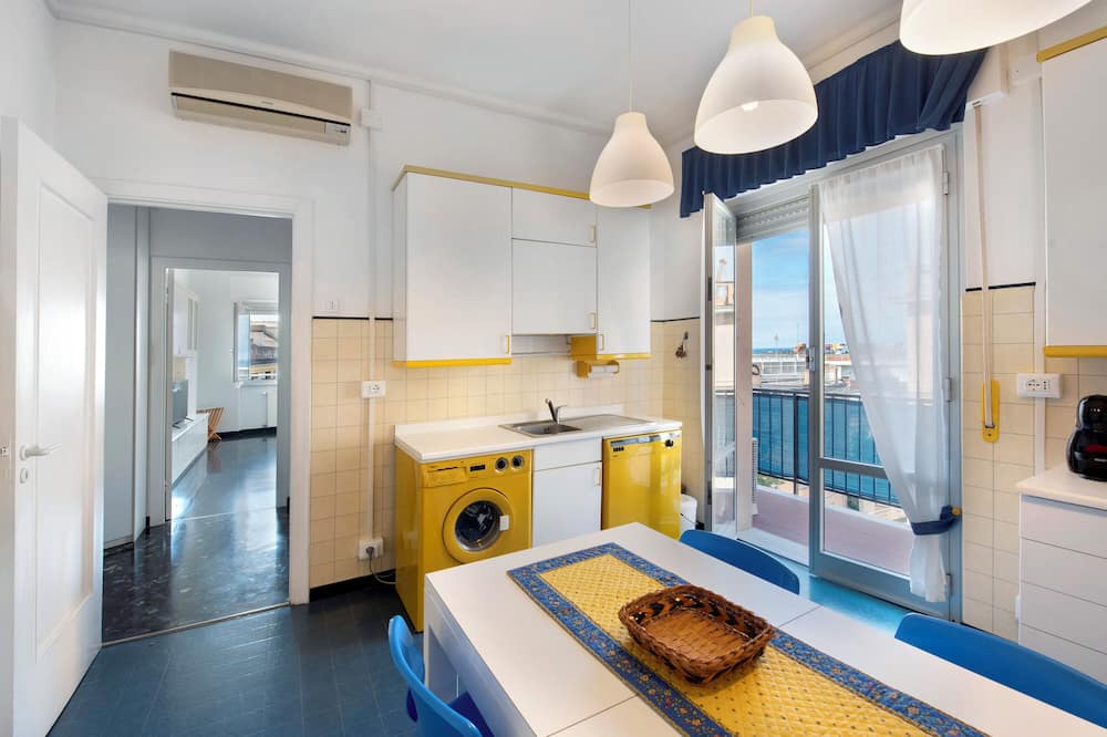 Pra' Apartment | Apartment 'Palmaro' with Balcony and Air Conditioning