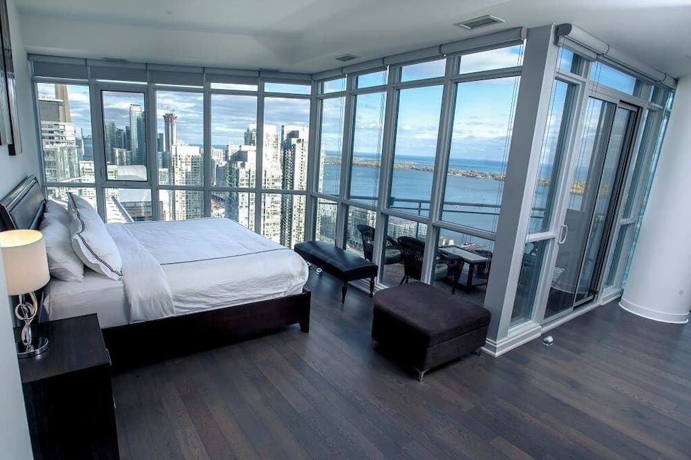 CityPlace Apartment | City/Lake view 2-storey condo w/parking