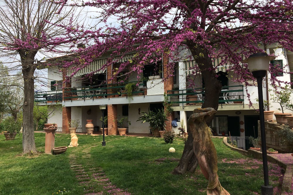 Grosseto Apartment | Apartment 'Casa Grancia' with Private Terrace, Shared Garden and Wi-Fi