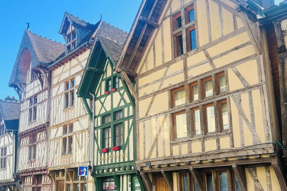 Troyes Apartment | Appartement Cream Cocoon