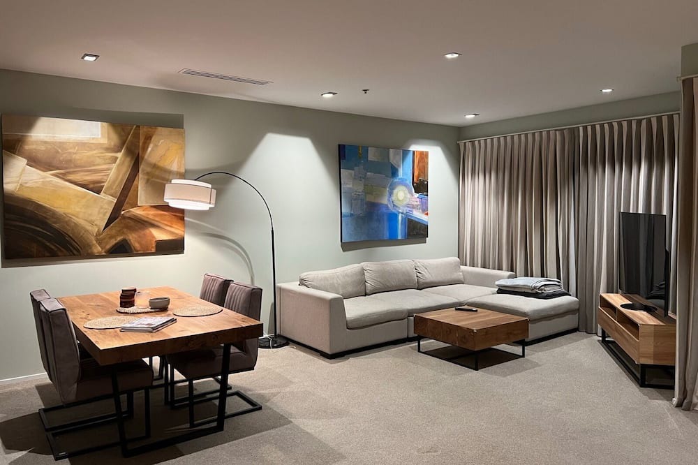 Takapuna Apartment | Seaside Serenity: Your Rental in Takapuna Beach