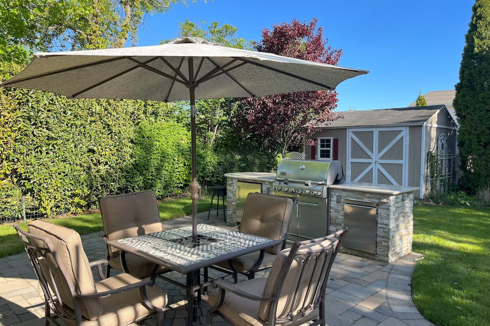 Massapequa House | Long Island Summer Getaway