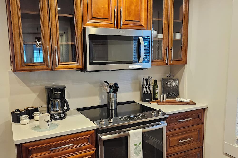 Newburgh House | Rivertown Haven walk to historic downtown Newburgh and the OHIO river