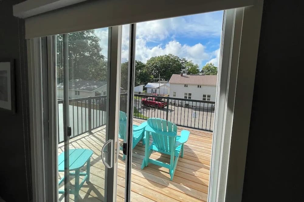 Grand Bend Apartment | Coastal Suites (Room 3) , Grand Bend