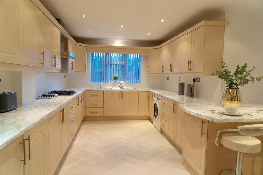 Solihull House | Solihull 5 Bed Home near NEC/Bham airport/JLR/HS2