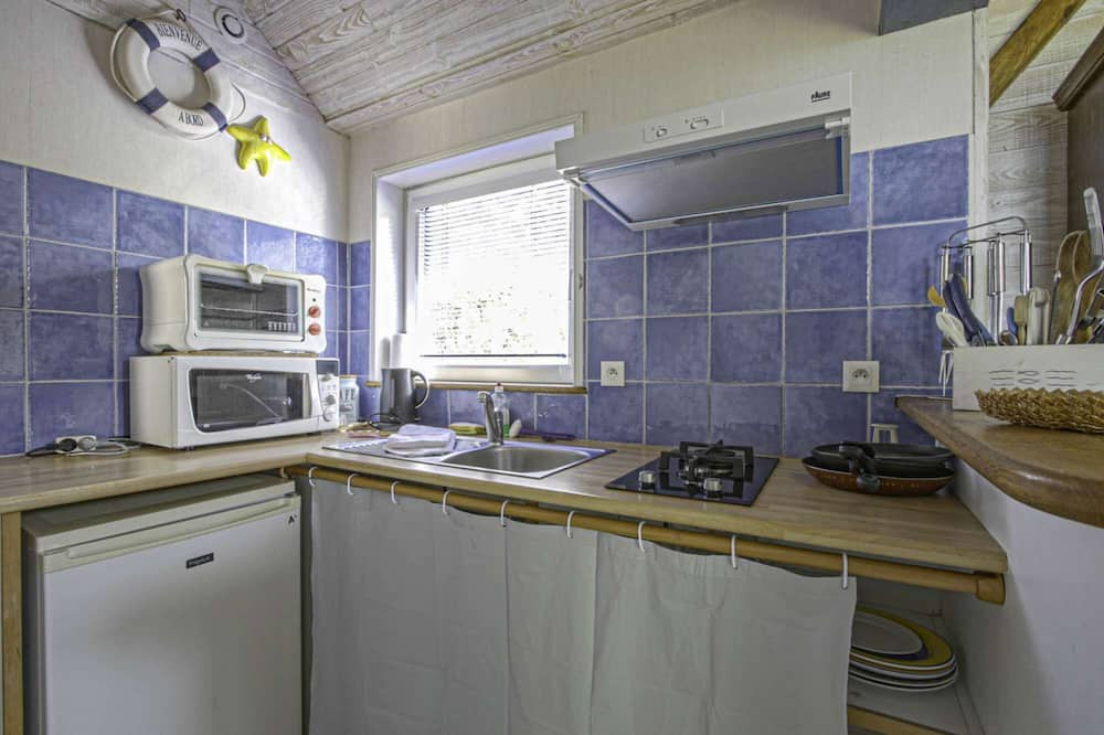 Tracy-sur-Mer Apartment | La brise marine, studio with shared garden