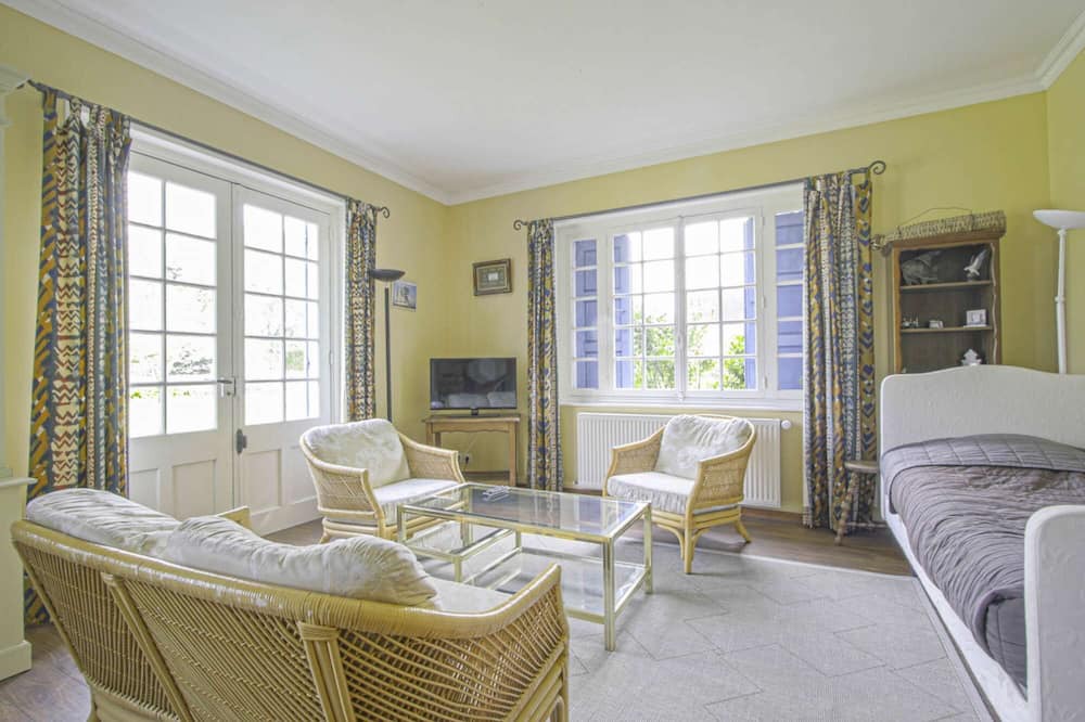 Tracy-sur-Mer House | Le refuge, self-catering cottage with garden
