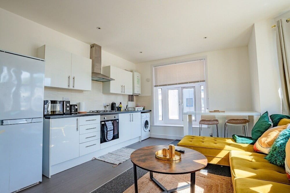 Ladywell Apartment | Guest Homes | Lewisham Flat