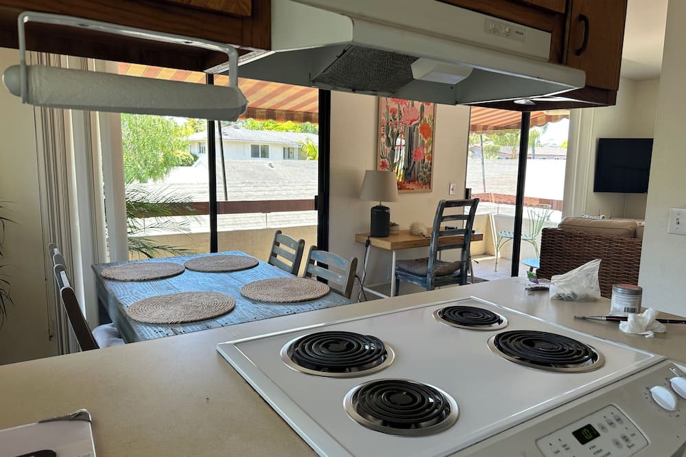 Lower State Condo | Stylish condo 5 minute walk to Funk Zone, Beach and Down Town Santa Barbara!