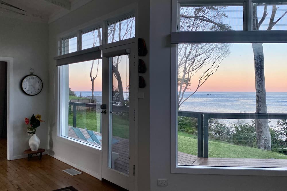 Lilli Pilli House | Impeccable Views over Mosquito Bay