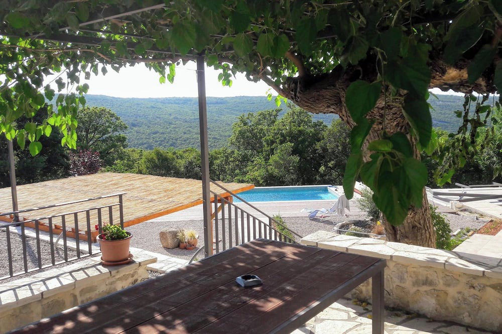 Ripenda Verbanci Villa | Homerez - Elegant Villa in Ripenda Verbanci with Pool