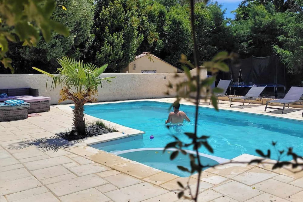 Pierrelatte House | Large country villa with swimming pool for up to 15 people