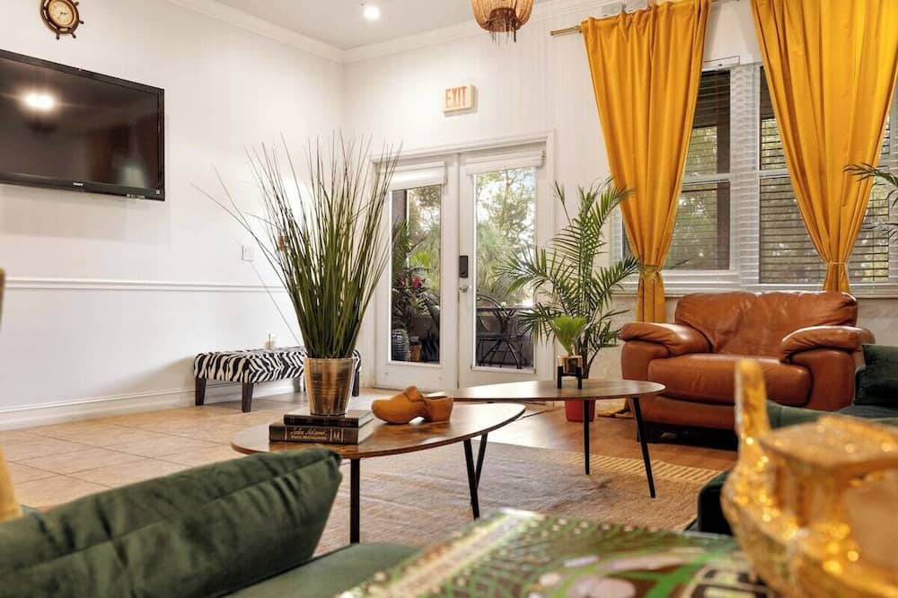 Orlovista Villa | Banana Leaf Villa-Island Groove-Standard Suite
