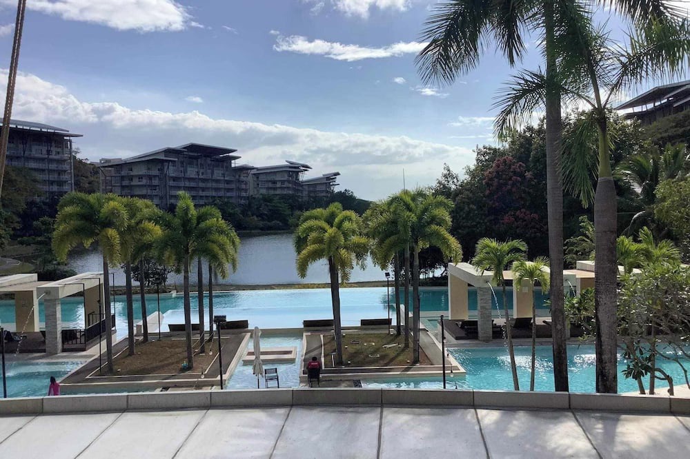 Nasugbu House | Welcome to our lovely 2 BD 2-Bath Condo 5mins walk from the beautiful beach