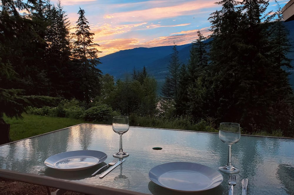 Eagle Bay Bed & Breakfast | Suite Retreat at the Lakehouse, with lake access and beautiful lake views.