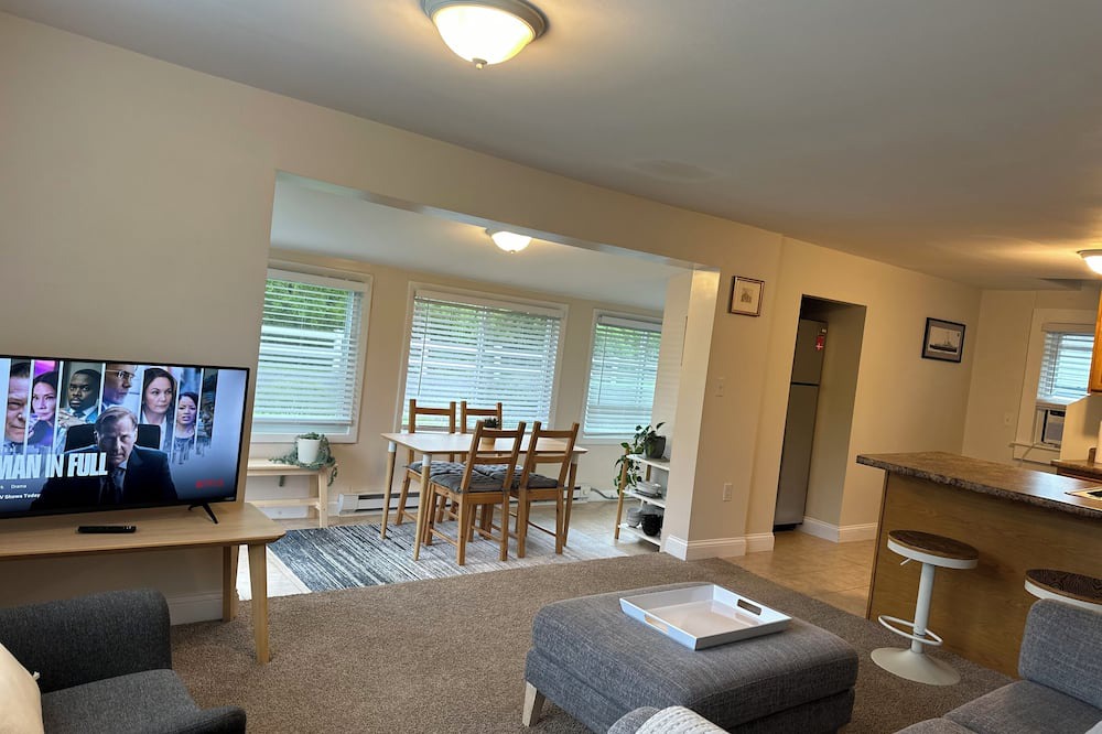 North Kingstown Cottage | Charming Cottage near Wickford Village and Popular RI Beaches!