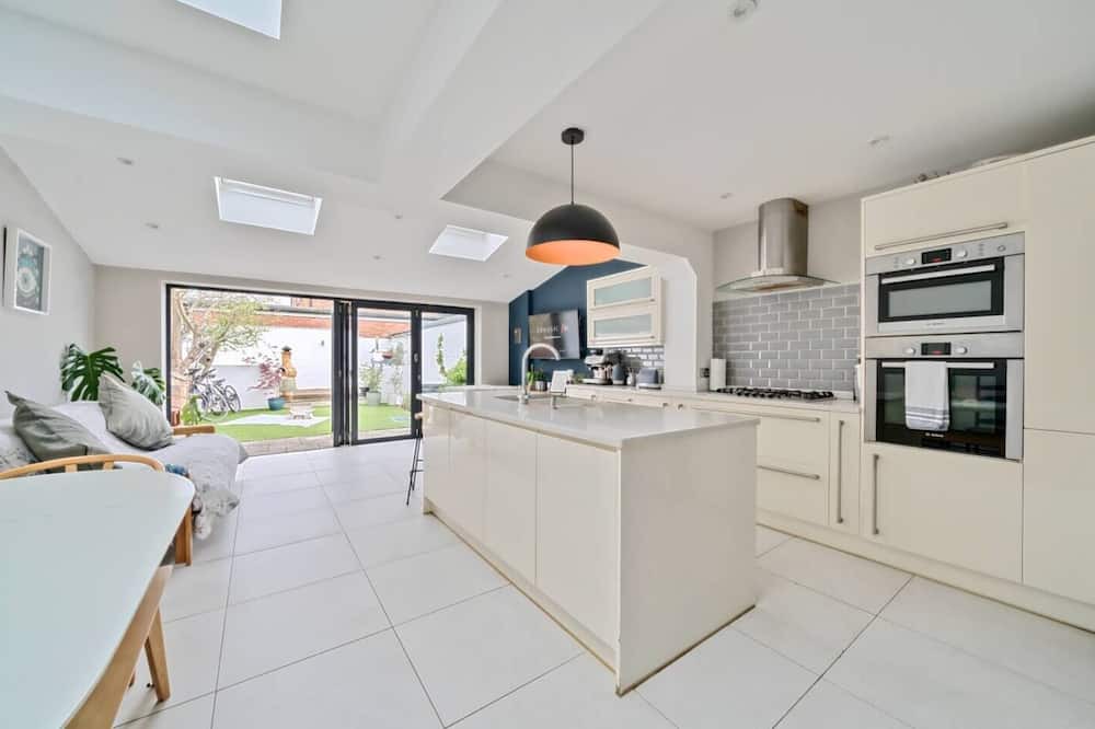 Walton-on-Thames House | Pass the Keys | Stylish Family Home