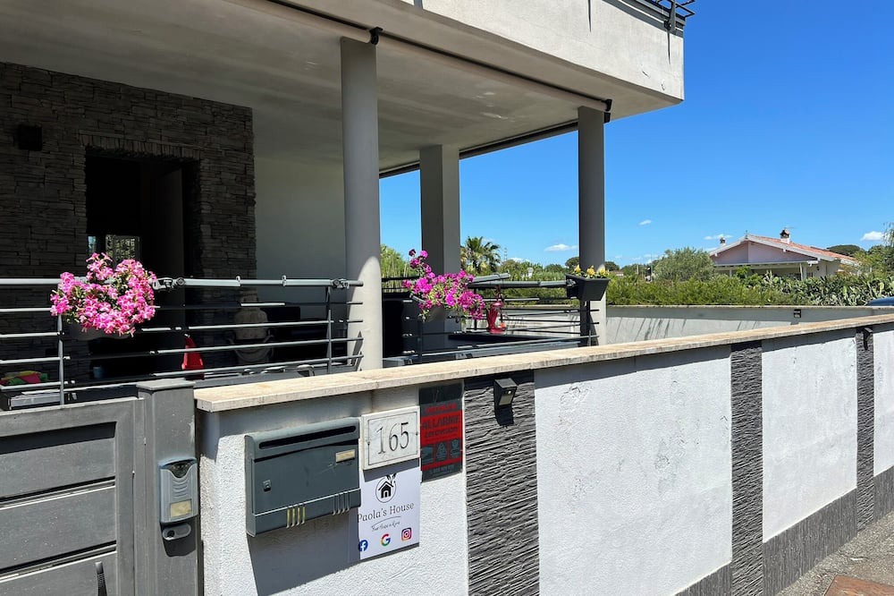 Zona XXX Castel Fusano Villa | Benvenuti a Paolas House, la Vostra Oasi di Relax a Roma!