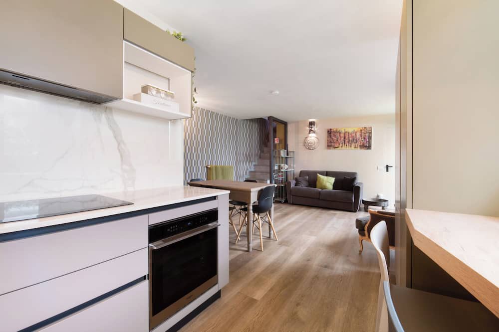 Mandello del Lario Apartment | Holiday Apartment "Aloha Lake" with Private Garden & Wi-Fi