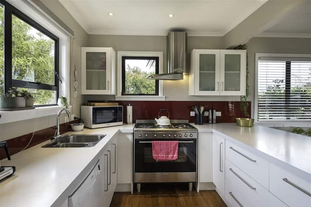Taradale House | Osier Oasis, walk to Mission & Wineries!