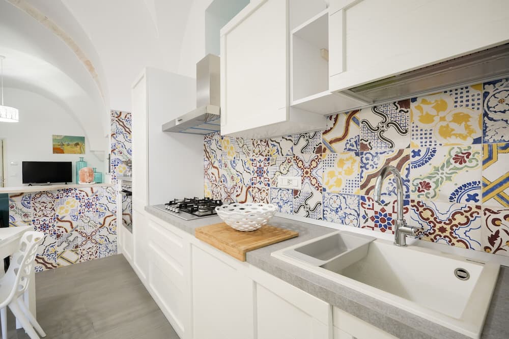 Speziale House | Holiday Home 'Casa Lauviah' with Private Terrace, Wi-Fi and Air Conditioning