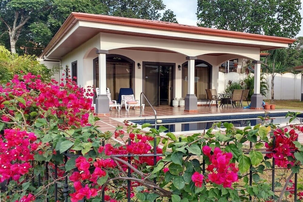 Garabito House | Poco Cielo Bungalow with Pool in Safe and Friendly Neighborhood
