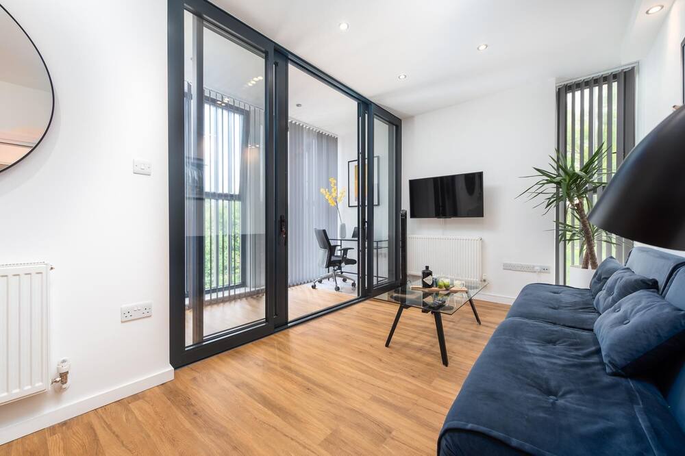 Grove Apartment | Modern Kingston Home close to Hampton Court Palace by UnderTheDoormat