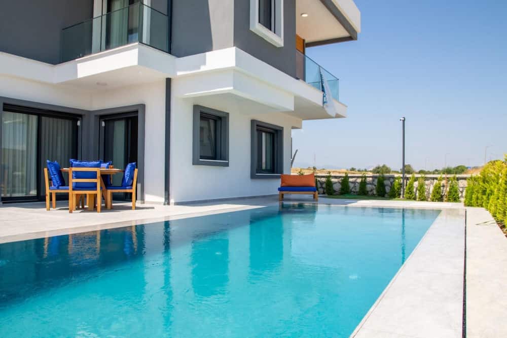 Alacati Villa | Amazing Villa with Private Pool in Alacati Cesme