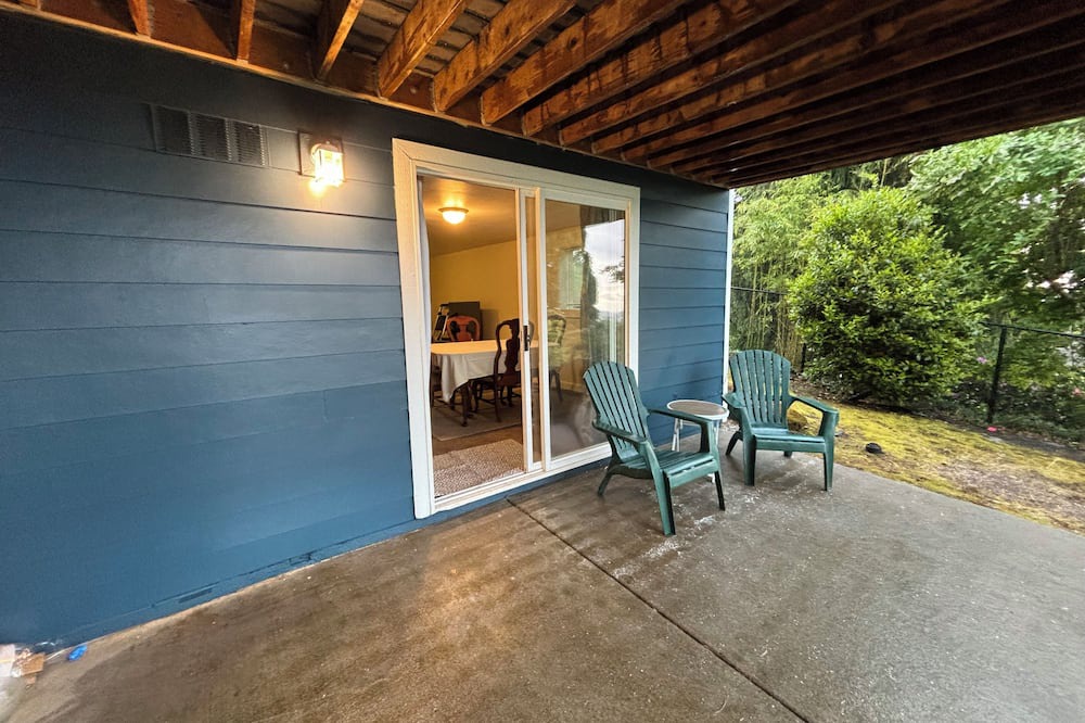 Happy Valley Apartment | Cozy 2 bedroom 1 bathroom apartment with a Beautiful view.