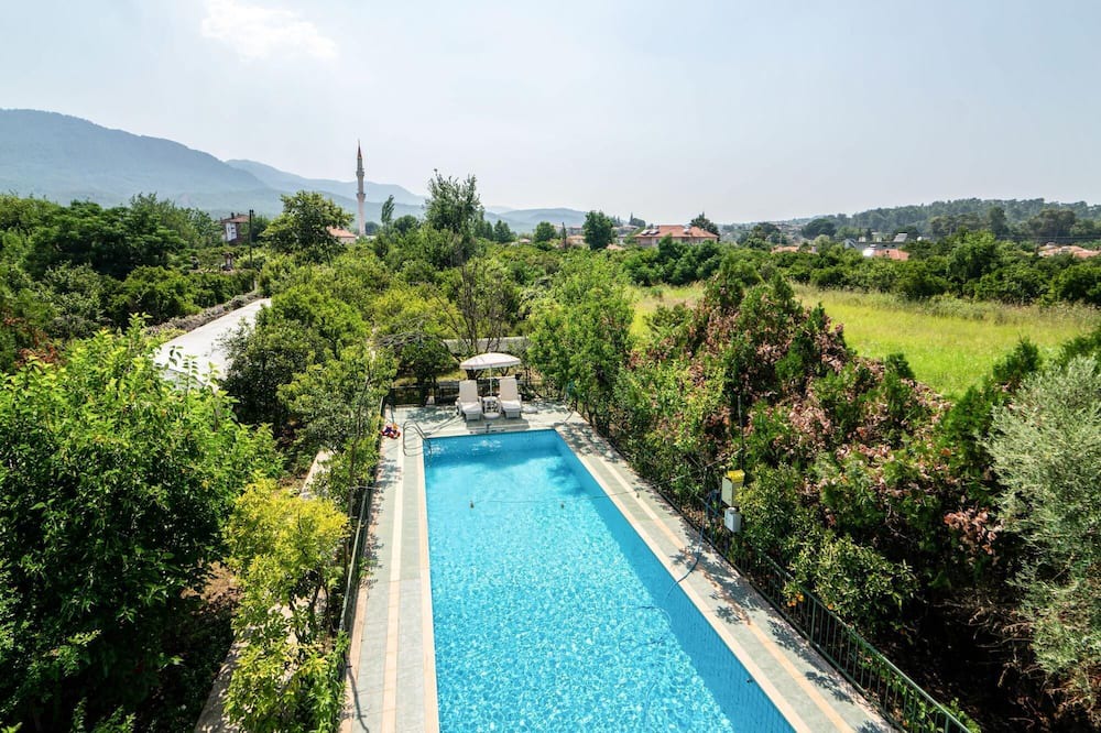 Koycegiz House | Vacation Flat w Pool Garden Patio BBQ in Mugla