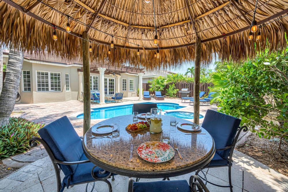 Birch Park Finger Streets House | Steps From the Beach Heated Pool Seaside Key