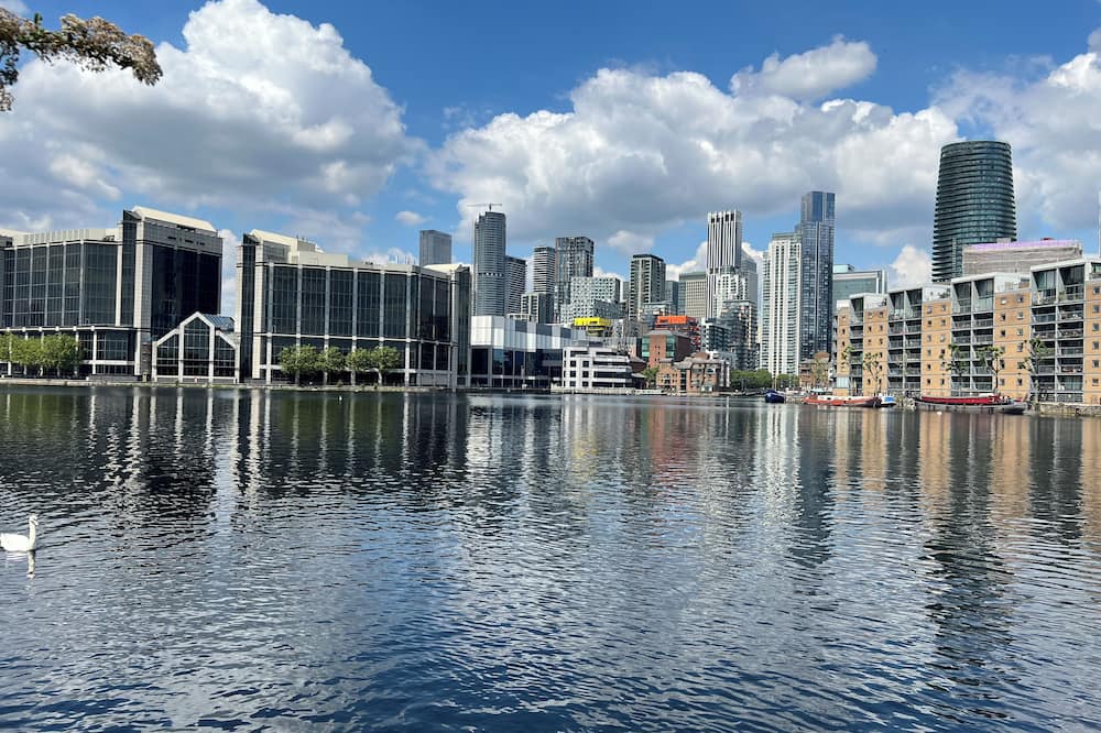 Island Gardens Apartment | Modern Ground Floor flat in Canary Wharf, London + FREE Parking