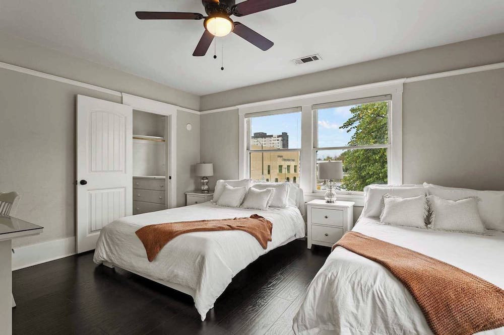 Downtown Riverside House | Fenced Backyard｜Dedicate Workspace｜Pet Friendly #41988