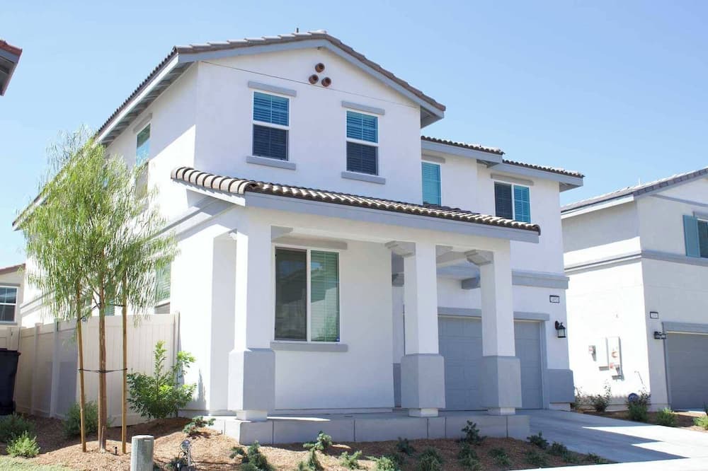 Moreno Valley House | Spacious 5B｜Gated Community｜ Perfect For Vacation&WFH&Insurance&Renovation#41535