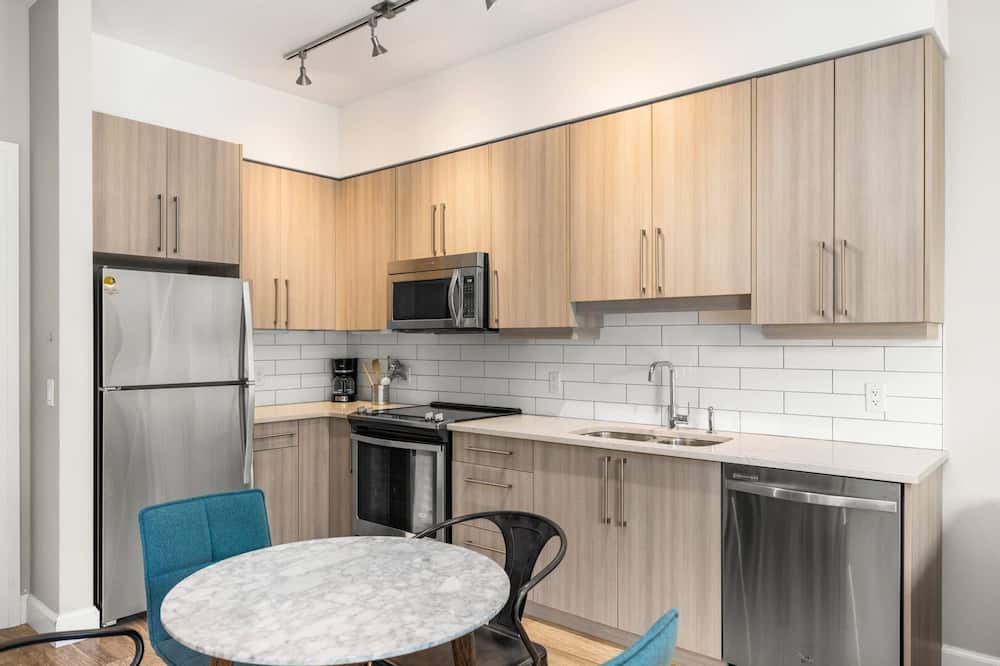 Inner Harbour Condo | Spotless, Stylish Downtown 1bed Condo with Parking!