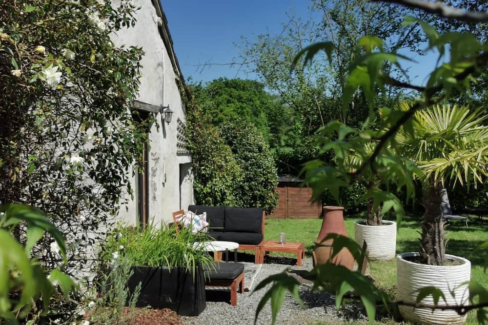 Langourla House | Holiday Home 'Le Cocon' with Private Terrace, Wi-Fi and Air Conditioning