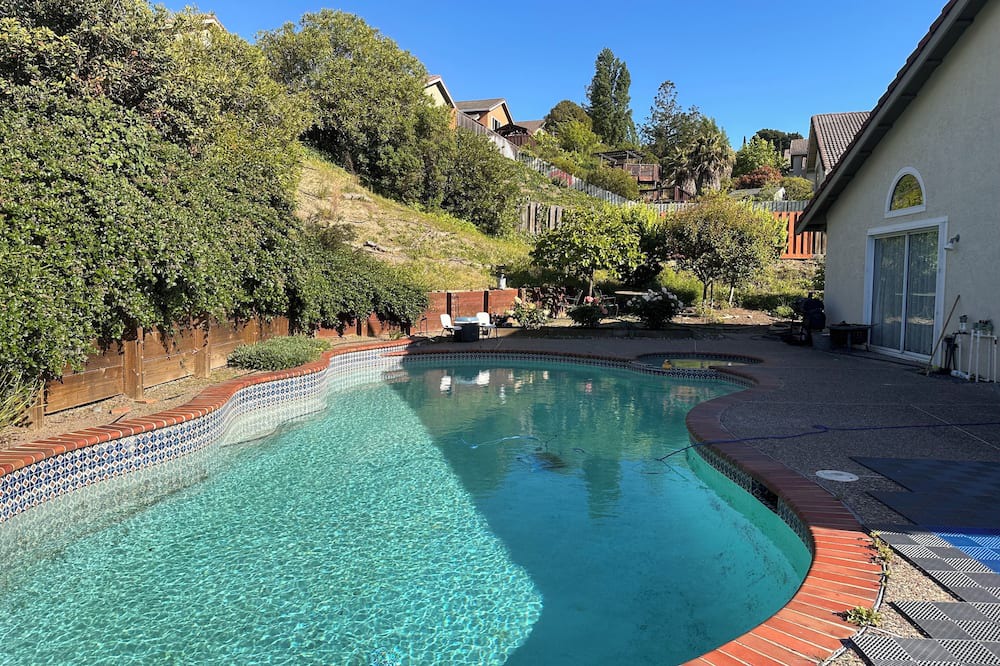 El Sobrante House | Home nestled in the Richmond/El Sobrante hills of the East Bay.