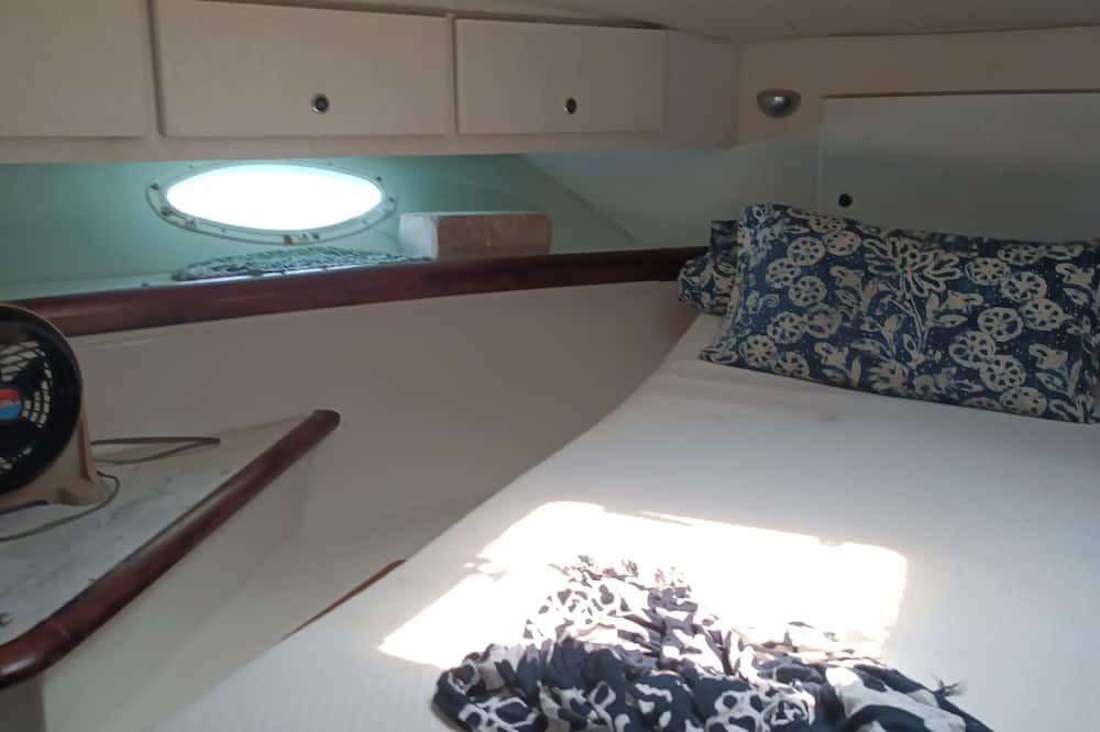 Key West Boat Rental | Cozy 43' Portofino Yacht with kayaks