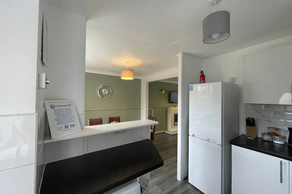Newcastle-upon-Tyne House | 3 bdrm, with fab links & parking