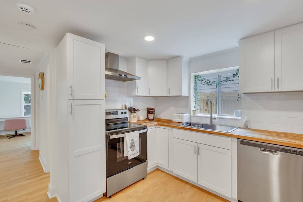 Eastside House | Stunning Bungalow with High-End Finishes, Spacious Yard by Lucky Savannah