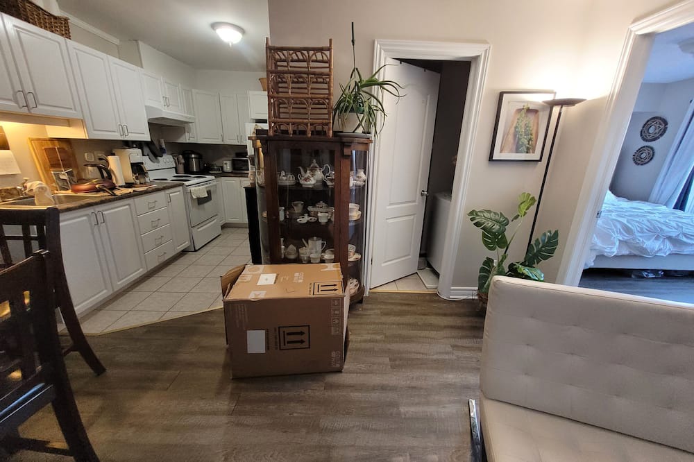Rockland Apartment | A sweet little Gem!