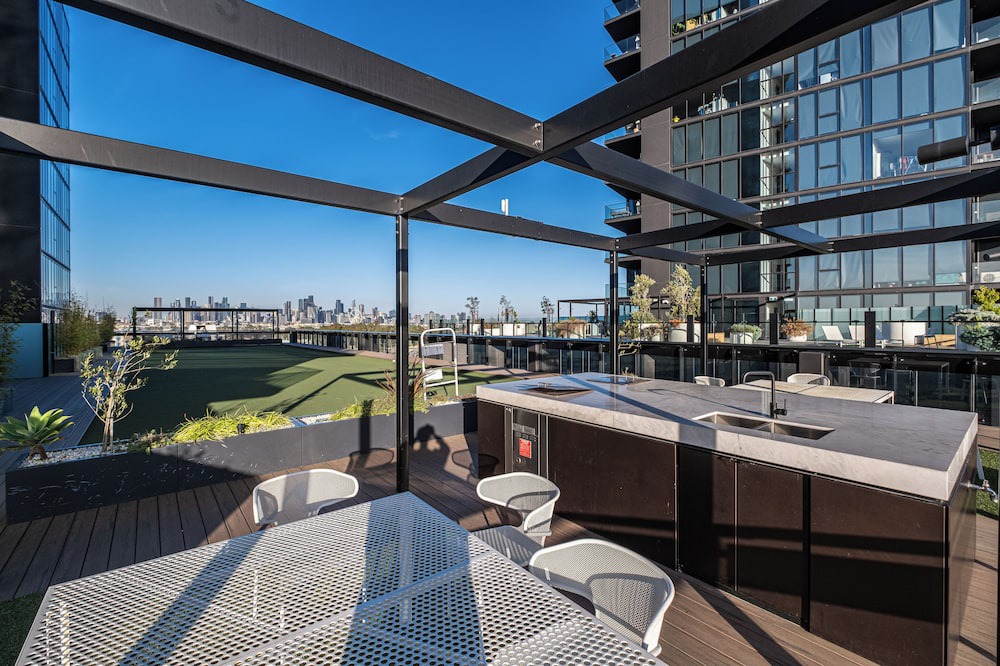Footscray Apartment | This apartment is a 2 bedroom(s), 2 bathrooms, located in Footscray, VIC.