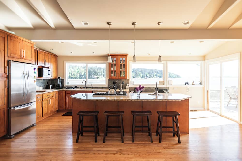 Gig Harbor House | Gig Harbor Private Island Waterfront House