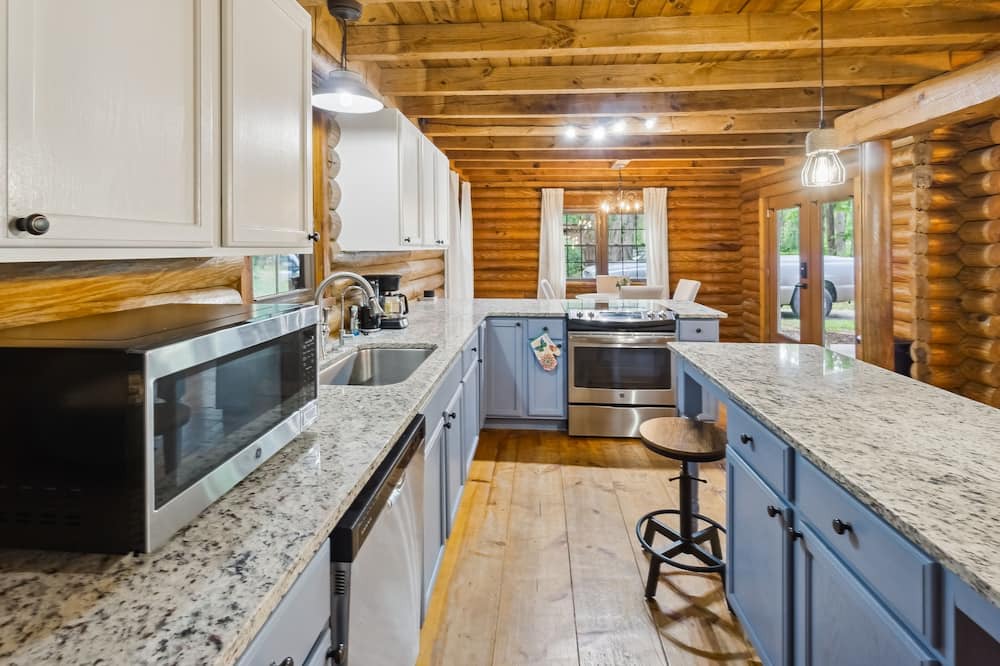 Fleming Cabin | Charming dog-friendly cabin w/ amazing lake views near Savannah