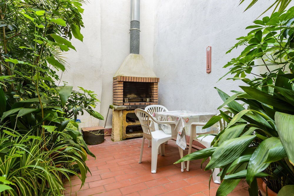 Sant Mateu House | Stunning private villa for 17 guests with hot tub, WIFI, TV, terrace and pets allowed