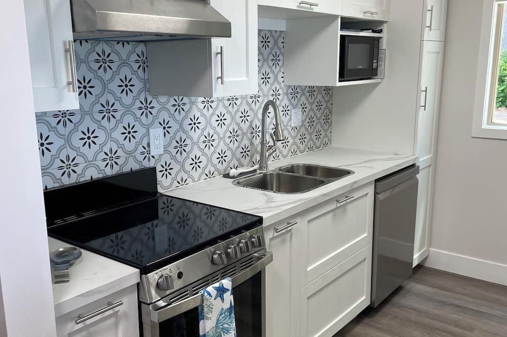 Regional District of Nanaimo Condo | Beachfront Getaway in Qualicum Beach