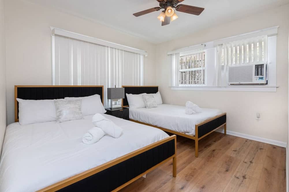 Vernon Apartment | Spacious 1 Bedroom in LA Sleeps 4