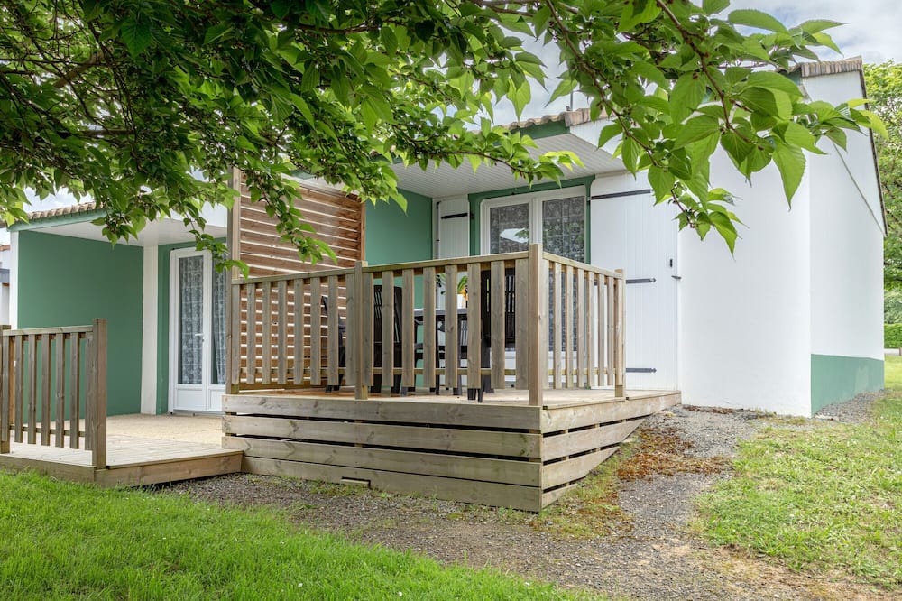 Mache Resort | Holiday Home '2 - T2 Confort' with Shared Pool and Shared Garden